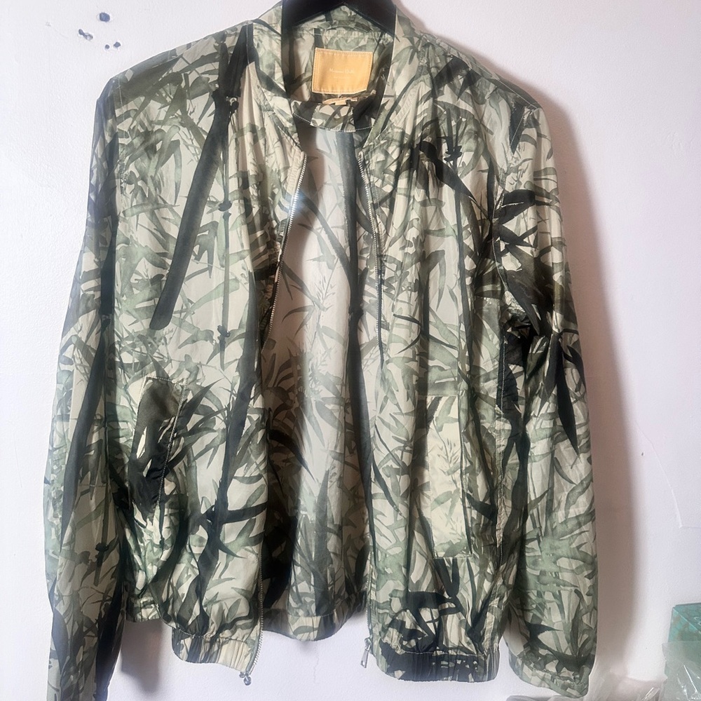 Massimo Dutti Lightweight Palm Fronds Jacket
Size: M - Picture 3 of 6